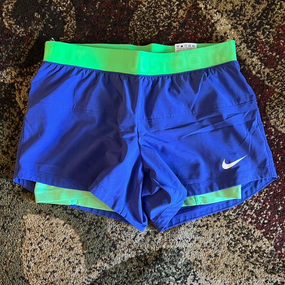 Nike Green Dri-FIT Shorts - Picture 1 of 3
